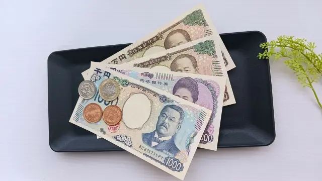 現金でのお支払いを表すイメージ写真